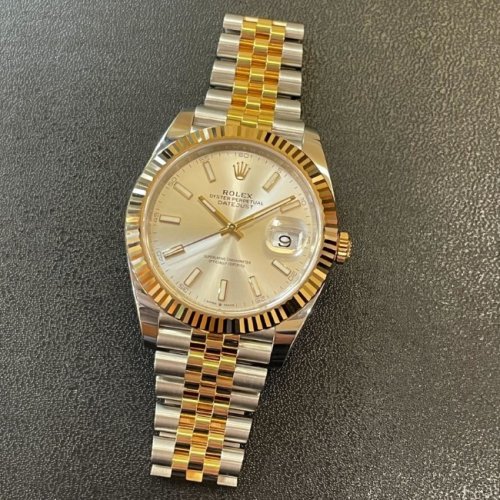 ロレックス デイトジャスト41 Ref.126333 未使用
シルバー