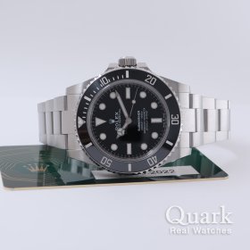 ブラックダイヤル