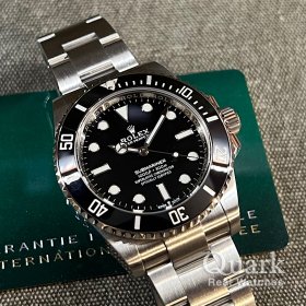 ブラックダイヤル