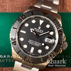 ブラックダイヤル